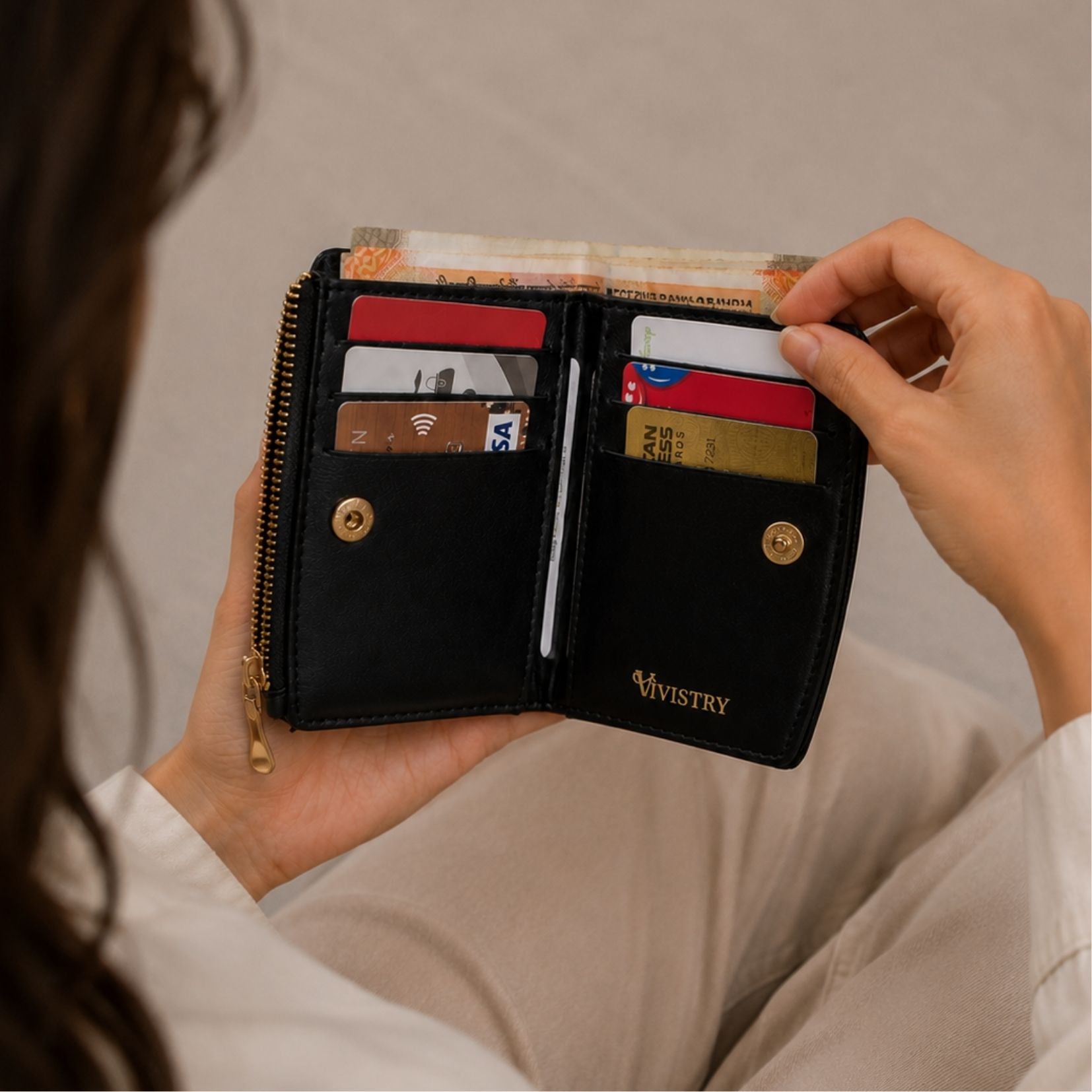 Compact Bi-Fold Wallet – Classic Black